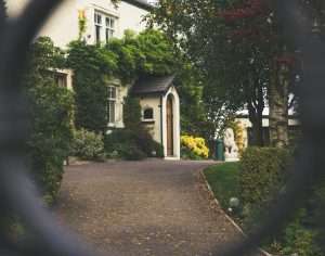 Nous débarrassons les maisons, les appartements, les greniers ou encore les caves